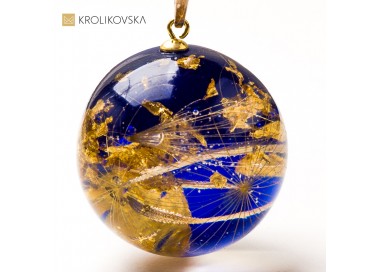 Naszyjnik , Botaniczna Kula Żywicy z Złoconym Liściem.