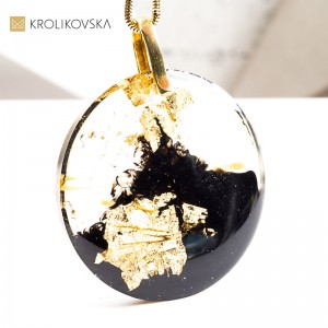 Naszyjnik Black & Gold – minimalistyczny naszyjnik czarno-złoty, idealny dodatek do każdej stylizacji.