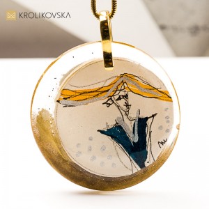 Grafika w Żywicy – naszyjnik artystyczny z ilustracją i złotym akcentem