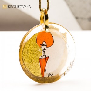 Naszyjnik z Ilustracją Kobiety w Postaci – artystyczna biżuteria z duszą