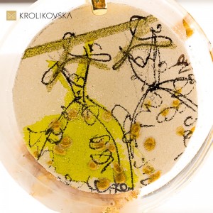 Naszyjnik z Ilustracją Sukni – artystyczna biżuteria z duszą