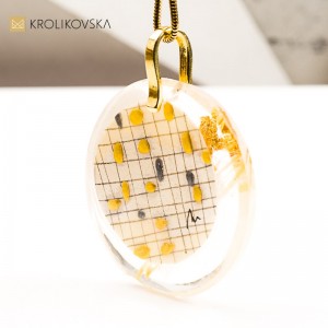 Ręcznie malowany naszyjnik artystki -Królikowska