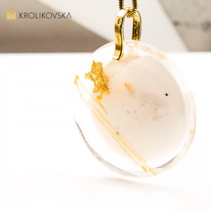 Ręcznie malowany naszyjnik artystki -Królikowska