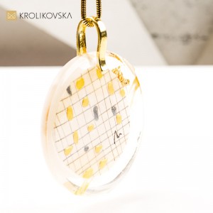 Ręcznie malowany naszyjnik artystki -Królikowska