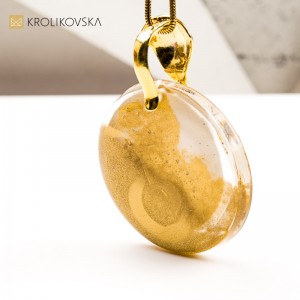 Artystyczny Naszyjnik z Ilustracją Kobiety w Sukni