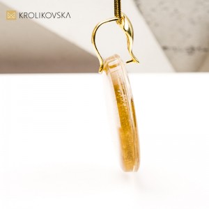 Artystyczny Naszyjnik z Ilustracją Kobiety w Sukni