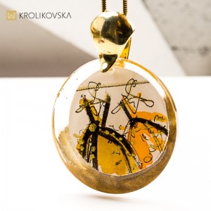 Artystyczny Naszyjnik z Ilustracją Kobiety w Sukni