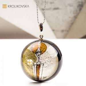 Naszyjnik Obraz w Żywicy – Kobieca Energia i Sztuka.