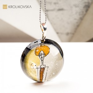 Naszyjnik Obraz w Żywicy – Kobieca Energia i Sztuka.