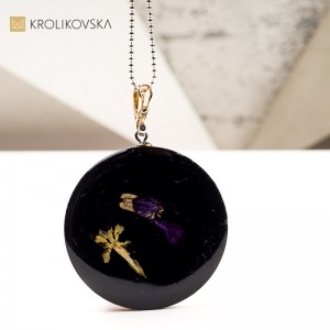 Naszyjnik Obraz w Żywicy – Kobieca Energia i Sztuka.