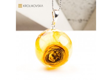 Naszyjnik kula z różą symbol marzeń i lekkości handmade
