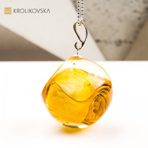 Naszyjnik kula z różą symbol marzeń i lekkości handmade1