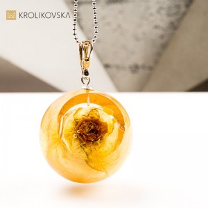 Naszyjnik kula z różą amulet spokoju i siły natury