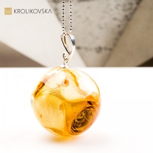 Naszyjnik kula z różą amulet spokoju i siły natury