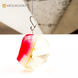 Naszyjnik kula artystyczna z żywicy prezent dla romantycznej kobiety1