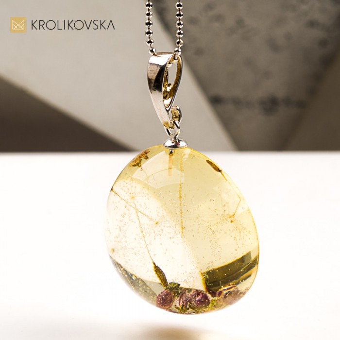 Naszyjnik kula z kwiatem w żywicy biżuteria z duszą handmade