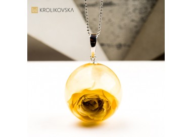 Naszyjnik kula z kwiatem biżuteria inspirowana naturą