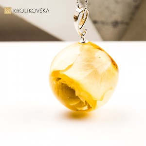 Naszyjnik kula z kwiatem biżuteria inspirowana naturą