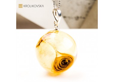 Naszyjnik kula z różą delikatny symbol kobiecości