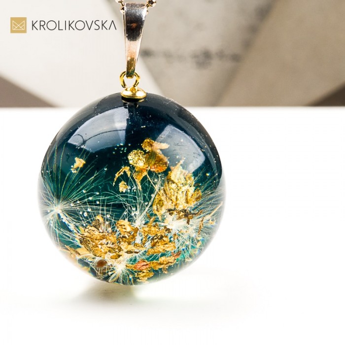 Naszyjnik kula, artystyczna biżuteria na każdą okazję