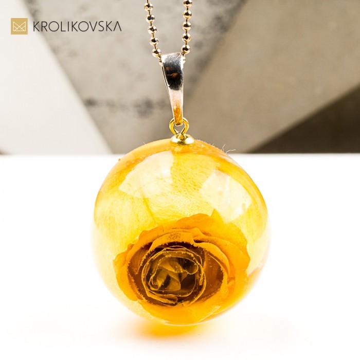 Naszyjnik kula z różą symbol natury i spokoju prezent dla niej