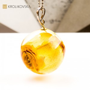 Naszyjnik kula z różą symbol natury i spokoju prezent dla niej