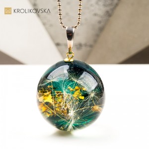 Naszyjnik kula z kwiatem polnym biżuteria inspirowana naturą