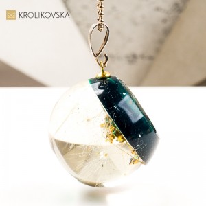 Naszyjnik kula z kwiatem polnym biżuteria inspirowana naturą