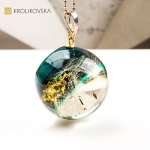 Naszyjnik kula z kwiatem polnym biżuteria inspirowana naturą