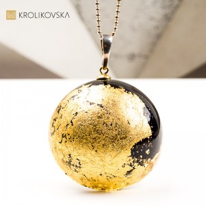 Naszyjnik kula z rośliną symbol harmonii i kobiecości