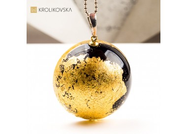 Naszyjnik kula z rośliną symbol harmonii i kobiecości