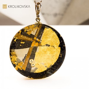 Naszyjnik kula z rośliną symbol harmonii i kobiecości