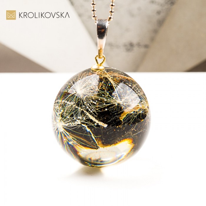 Naszyjnik kula z rośliną biżuteria handmade z natury
