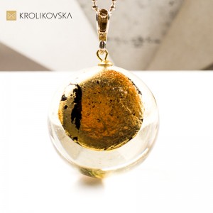 Naszyjnik kula z rośliną biżuteria handmade z natury