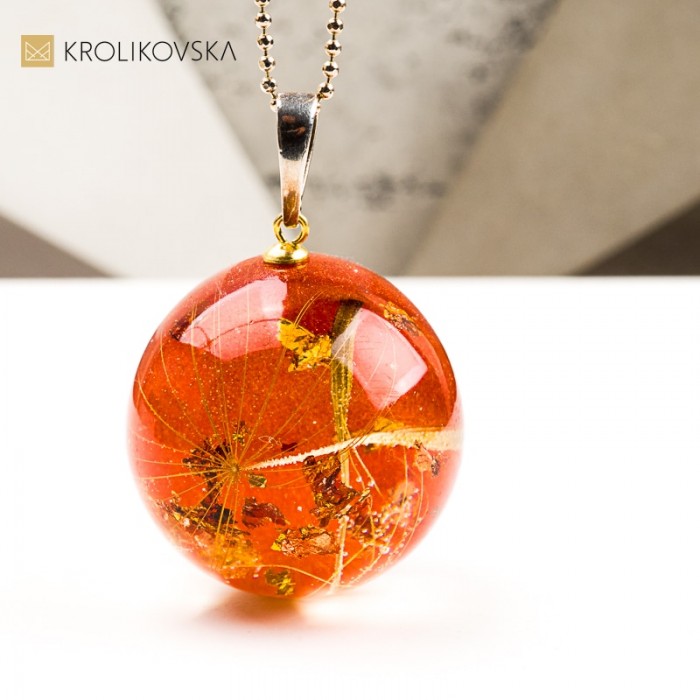 Naszyjnik kula z rośliną w żywicy biżuteria naturalna handmade
