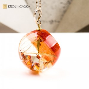 Naszyjnik kula z rośliną w żywicy biżuteria naturalna handmade
