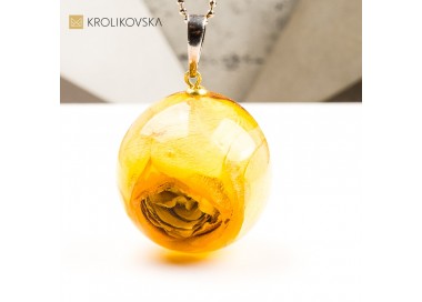 Naszyjnik kula z kwiatem w żywicy prezent dla niej handmade