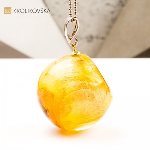 Naszyjnik kula z kwiatem w żywicy prezent dla niej handmade