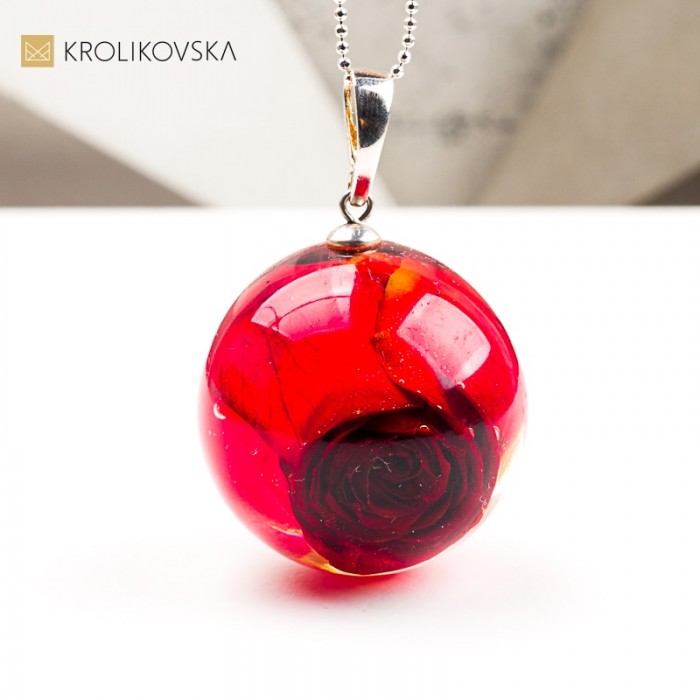 Naszyjnik z kwiatami – biżuteria artystyczna handmade.