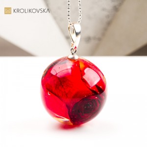 Naszyjnik z kwiatami – biżuteria artystyczna handmade.