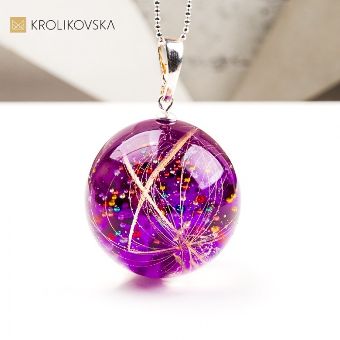 Naszyjnik z dmuchawcem – delikatna biżuteria handmade.