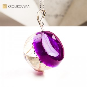 Naszyjnik z dmuchawcem – delikatna biżuteria handmade.