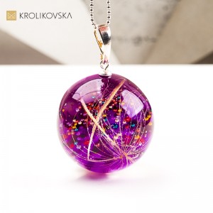 Naszyjnik z dmuchawcem – delikatna biżuteria handmade.