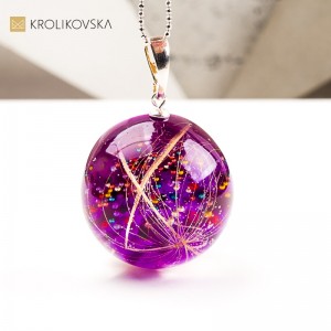 Naszyjnik z dmuchawcem – delikatna biżuteria handmade.