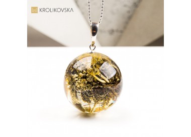 Naszyjnik z żywicy – naturalna biżuteria artystyczna.