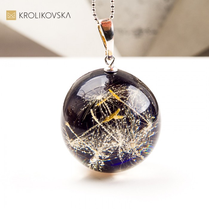 Naszyjnik kula, w żywicy biżuteria artystyczna handmade.