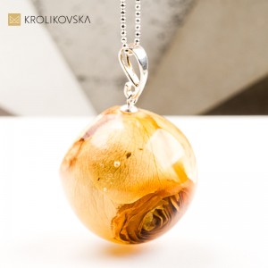 Naszyjnik kula z różą symbol natury idealny prezent bożonarodzeniowy