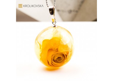 Naszyjnik kula z kwiatem różą biżuteria z duszą handmade