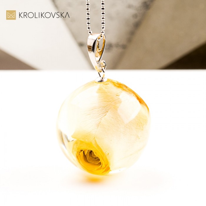Naszyjnik kula z rośliną biżuteria artystyczna z natury handmade