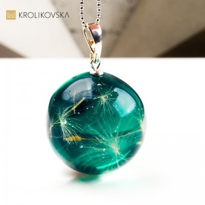 Naszyjnik kula z rośliną biżuteria inspirowana światem natury